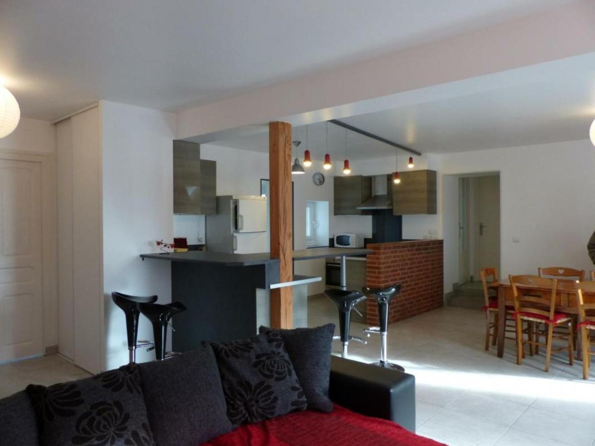 Maison Renovee Avec Cour Privee, Proche De Gannat, 3 Chambres, Animaux Acceptes, Equipements Modernes. - Fr-1-489-37 Poezat Exterior foto