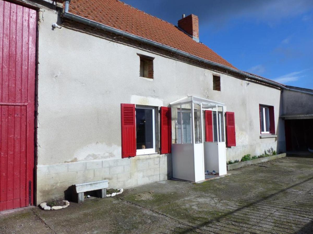 Maison Renovee Avec Cour Privee, Proche De Gannat, 3 Chambres, Animaux Acceptes, Equipements Modernes. - Fr-1-489-37 Poezat Exterior foto